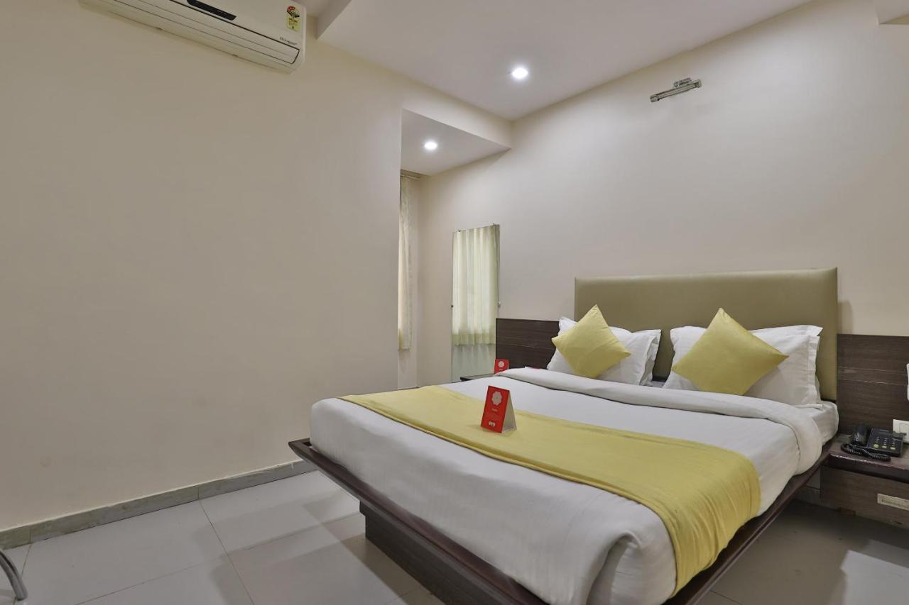 New Rajdhani Hotel Vadodara Exterior foto