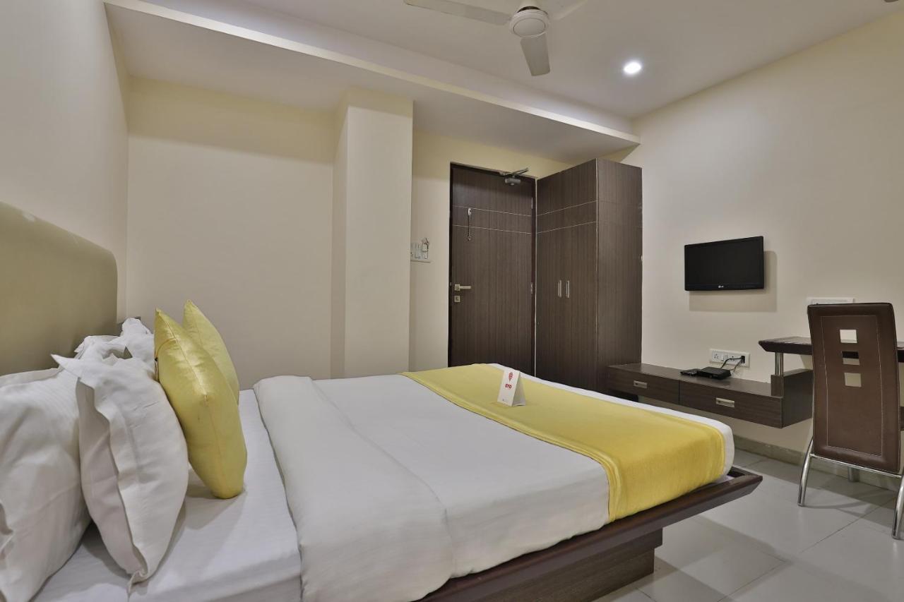 New Rajdhani Hotel Vadodara Exterior foto