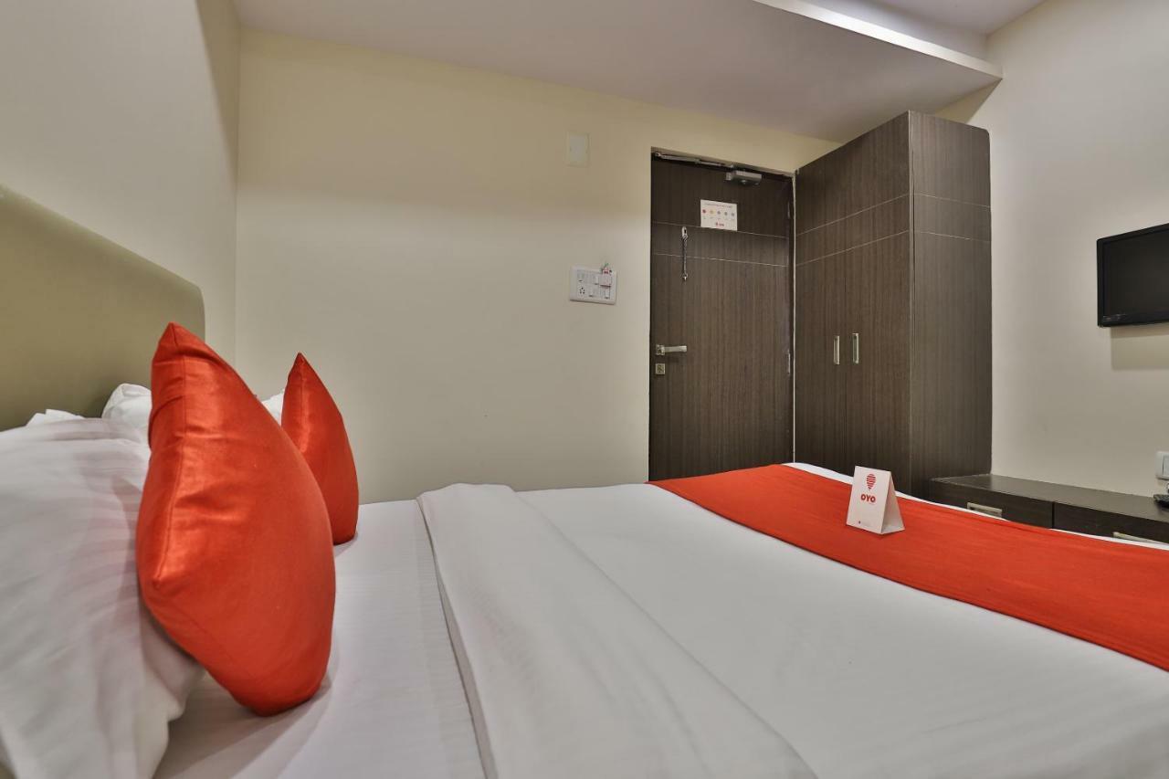 New Rajdhani Hotel Vadodara Exterior foto